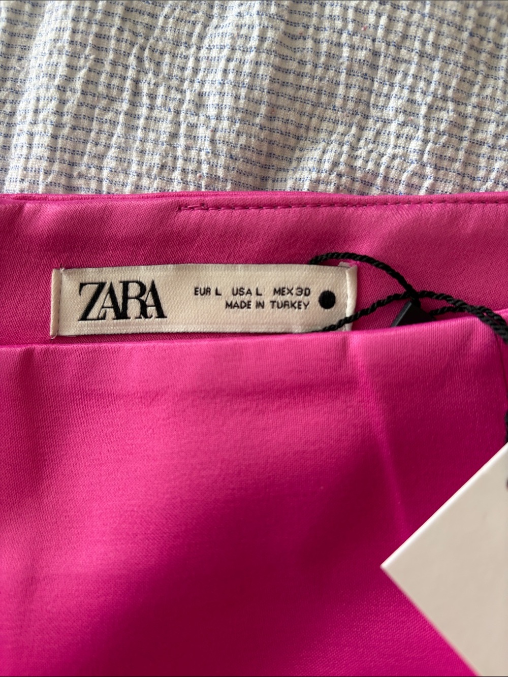 ZARA Bright Fuchsia High-Waist Satin Shorts - Picture 3 of 3